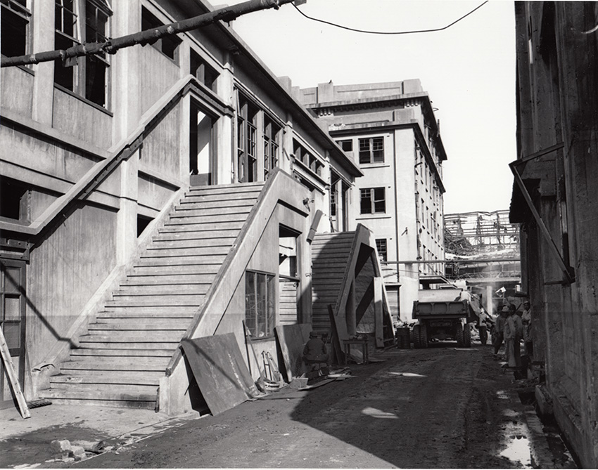 三菱長崎兵器製作所茂里町工場食堂・事務所付近