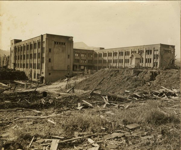 山里国民学校校舎外観