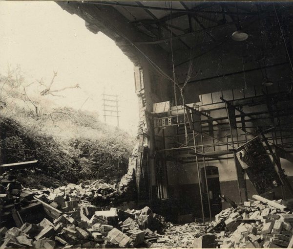 九州配電銭座変電所計器室内部