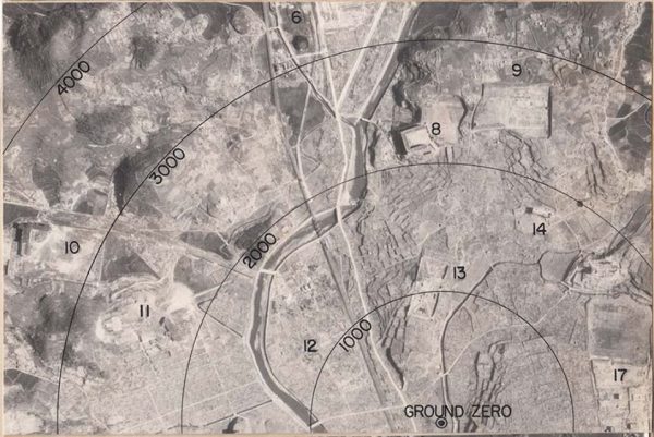 上空から見た被爆後の長崎市