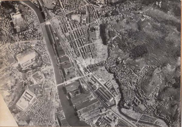 上空から見た被爆前の長崎市