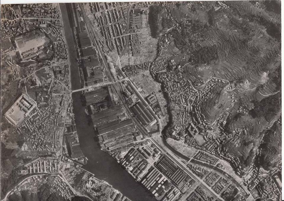 上空から見た被爆前の長崎市