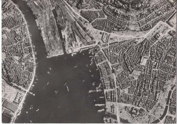 上空から見た被爆前の長崎市