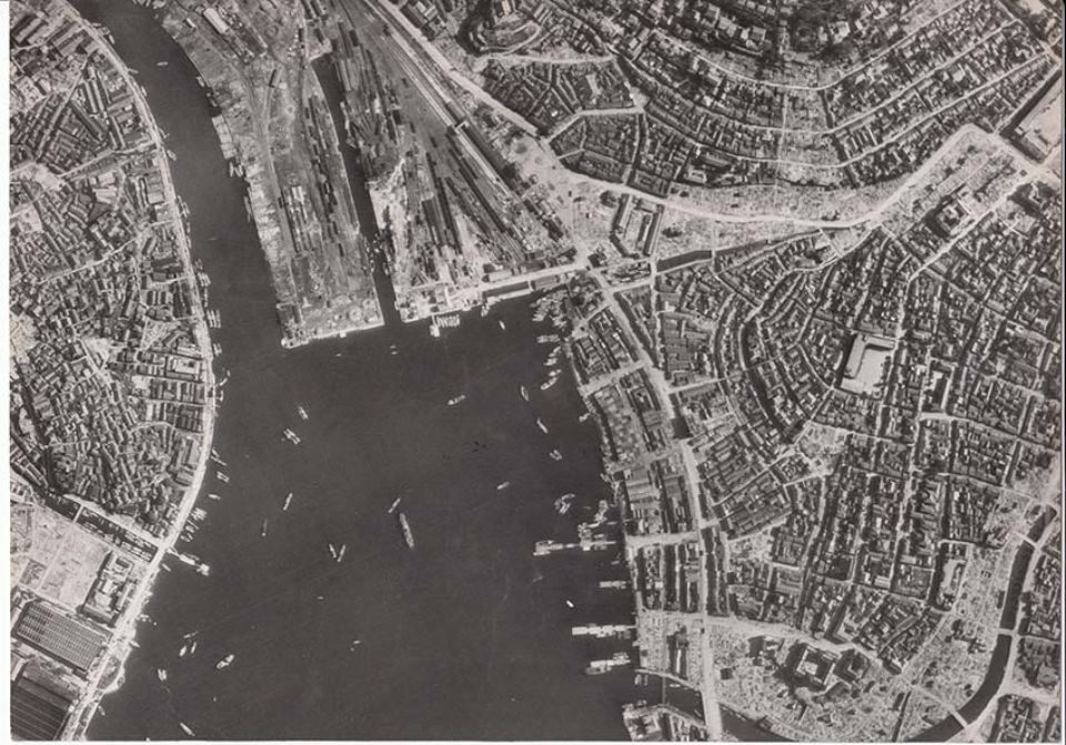 上空から見た被爆前の長崎市