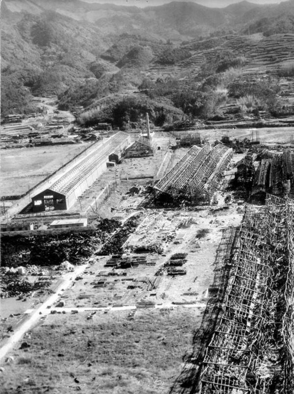 上空から見た三菱長崎兵器製作所大橋工場、三菱長崎造船所船型試験場一帯