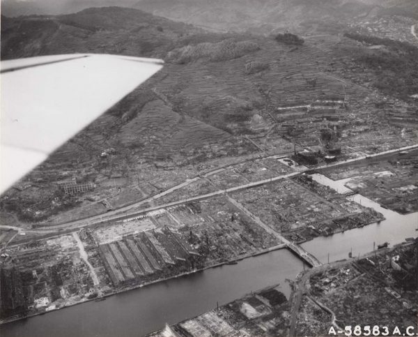 上空から見た三菱長崎造船所幸町工場一帯