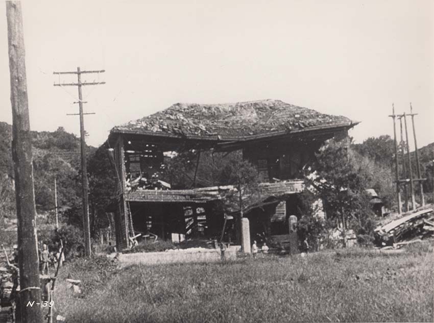 破壊された東北郷の長崎市役所西浦上出張所