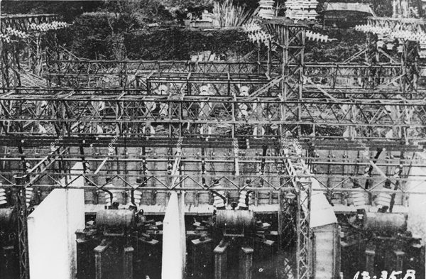 九州配電銭座変電所屋外の変圧器